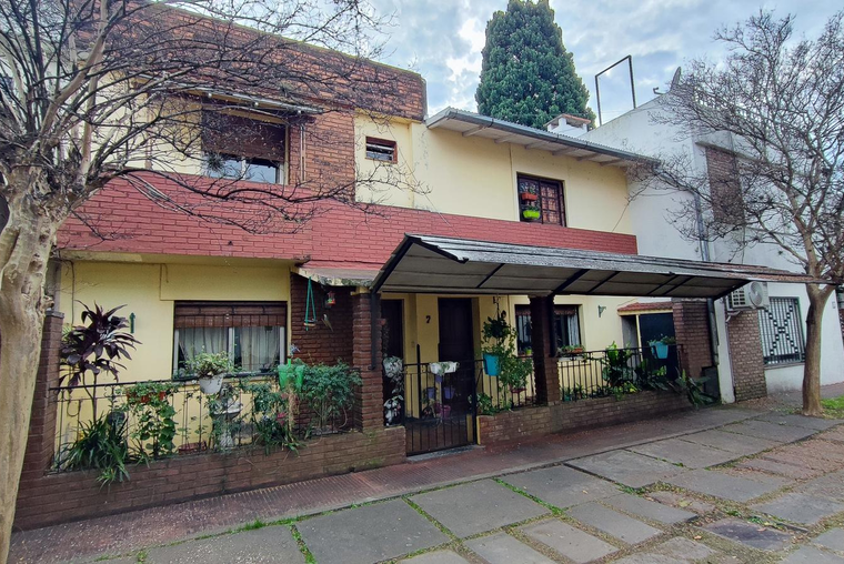 Casa en venta 3 dormitorios con lugar para vehículo - Alberdi Rosario