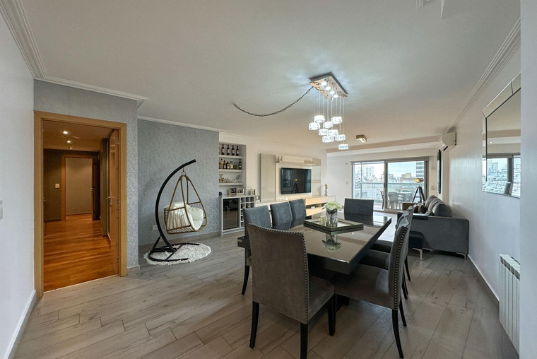 Departamento de 3 dormitorios de piso exclusivo con 2 cocheras y amenities