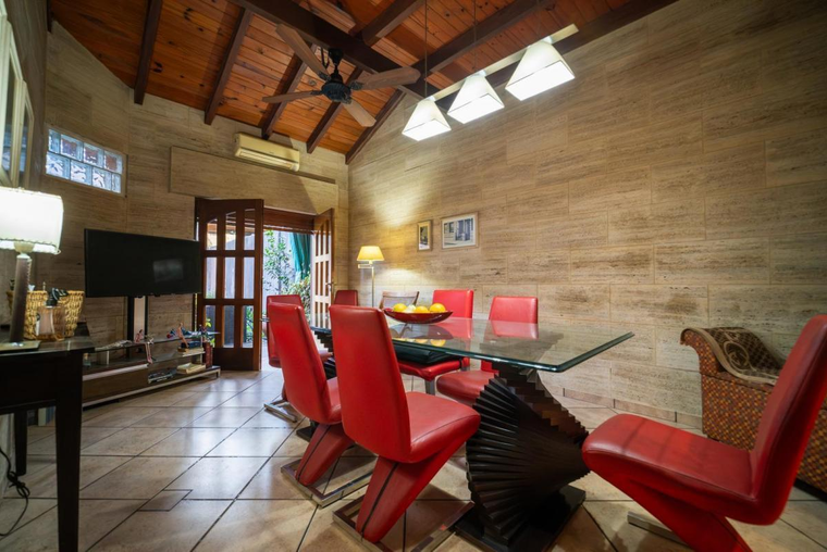 Casa 3 Dormitorios con Jardin y Cochera Barrio Abasto
