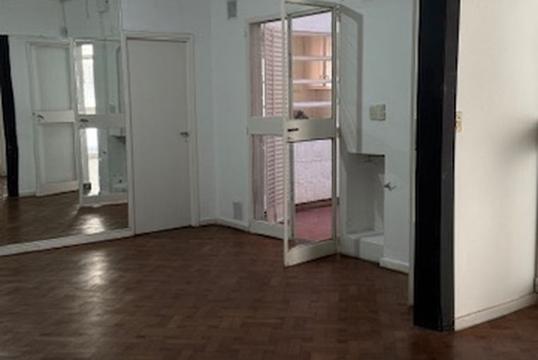 Alquilo DEPARTAMETO PB CON COCHERA Urquiza 800, (EXCELEN TE UBICACION)