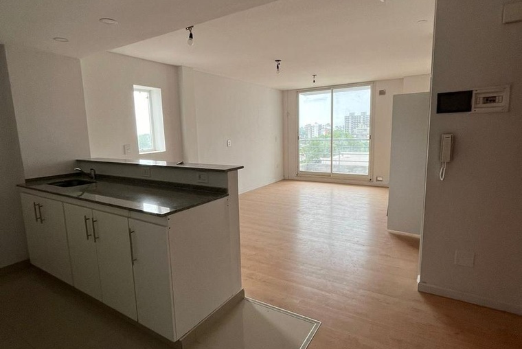 Venta 2 Dormitorios Semipiso Balcón al Frente Luminoso