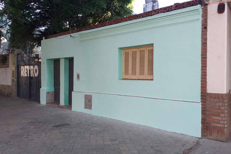 Lote construir/ reciclar existente: casa, departamento y galpón con entrada autos