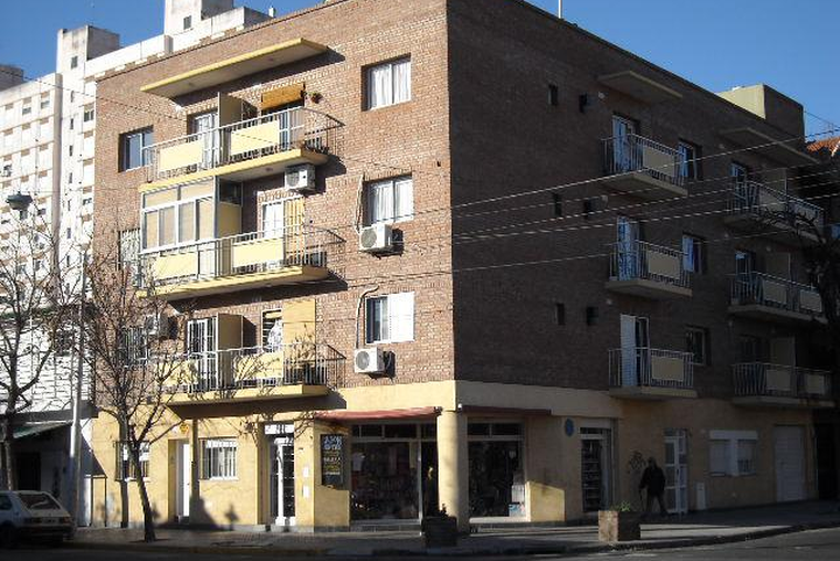 Pasco 90. Balcón. Externo. Terraza, parrillero uso común.