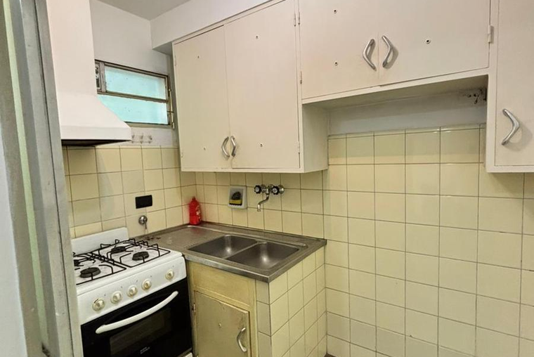 Montevideo 800. Balcón. Externo. Living comedor. Cocina equipada. 24 meses, ajuste IPC cuatri.