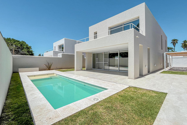 Casas premium de 3 dormitorios con pileta y cocheras