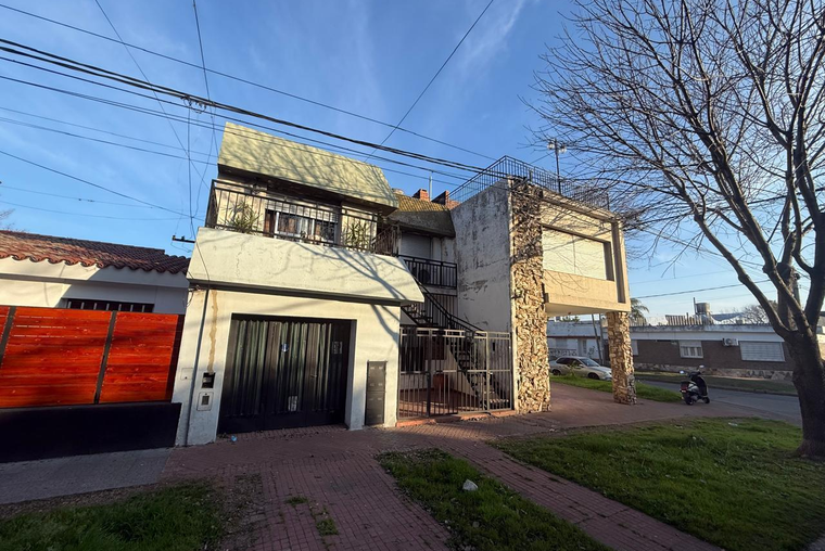 CASA DE 2 DORMITORIOS VENTA PATIO EXCLUSIVO BARRIO ALBERDI ROSARIO