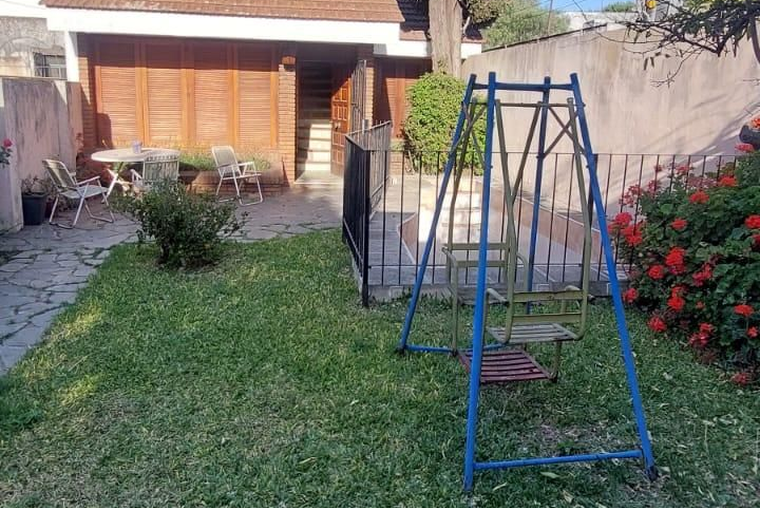 Corrientes 4200. Pileta. Garage doble.