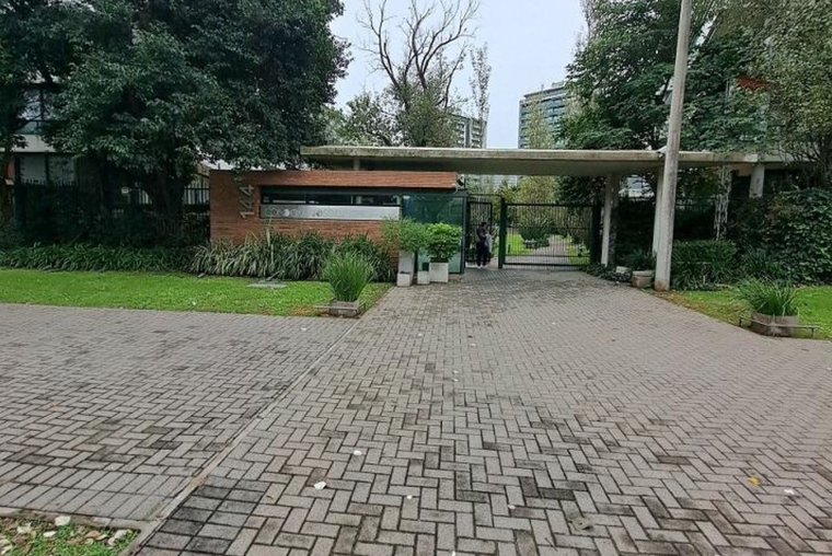 COCHERA. Condominios del Alto 1. (Alquilado). Impecable. Balcón. Externo. Quincho. Pileta. Seguridad