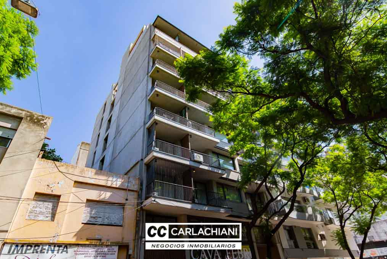 Venta departamento 2 Dormitorios con patio y cochera Rosario