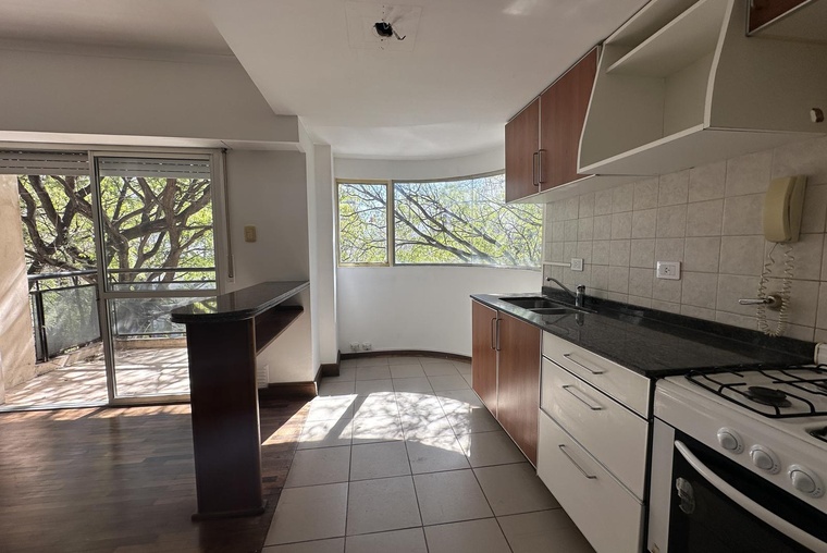 ALQUILER - Av. Pellegrini / J. M. de Rosas - 2 dorm