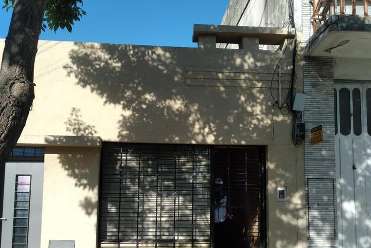 Mitre 4400. Local al frente. 35 m2. Vidriado. Baño.