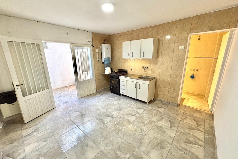 VENTA CASA 2 DORMITORIOS B° ECHESORTU CON COCHERA