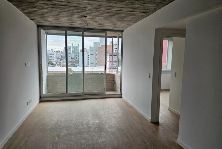 ATENCION ESTRENAR. COCHERA. Comedor. Cocina. Balcón. Impecable. Ituzaingó - Pte. Roca.