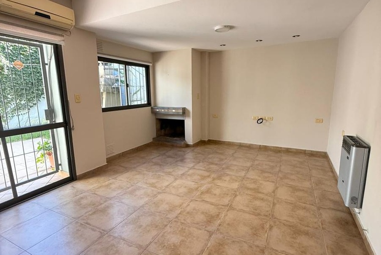 Casa de 3 dormitorios  con cochera, en la Florida