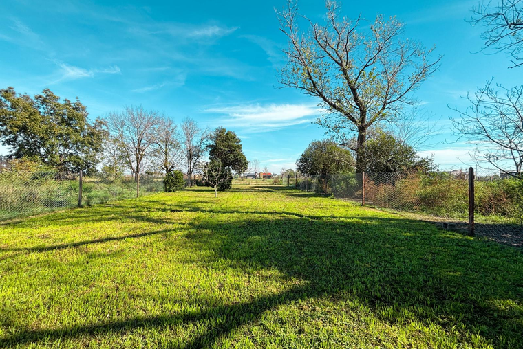 Terreno con orientación Este dentro del barrio abierto Alto Residencial.