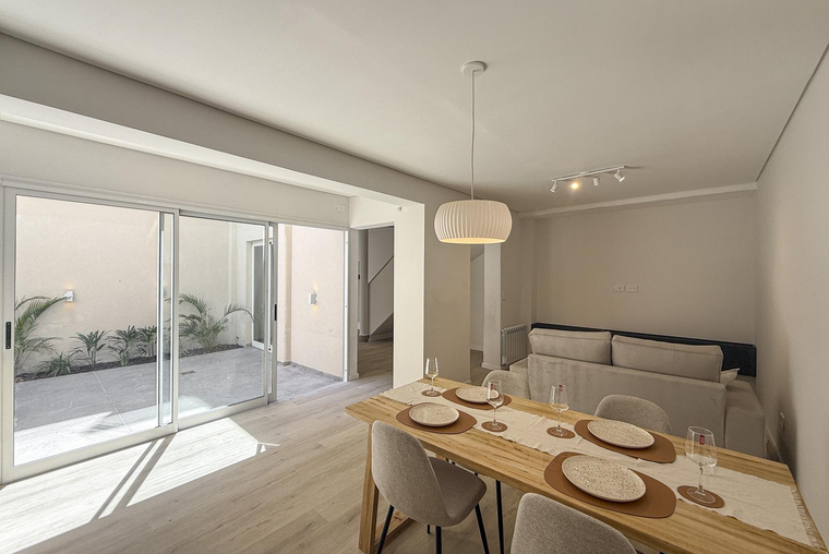 Casa de pasillo con 3 dormitorios, patio y parrillero en el Centro