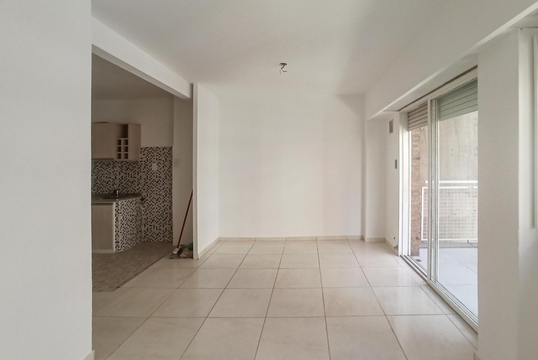 Departamento de 2 dormitorios al frente de oportunidad en el Centro