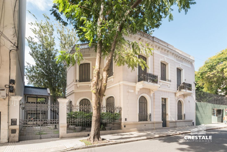 Casa en venta, Balcarce y San Luis