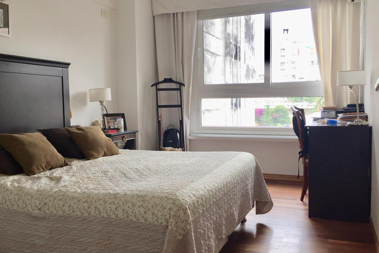 AMPLIO. BARRIO MARTIN. 1º de Mayo 1400. Excelente estado. Balcón. Externo.