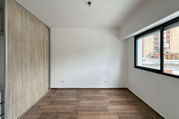 Departamento de 1 dormitorio con balcón de oportunidad en el Centro