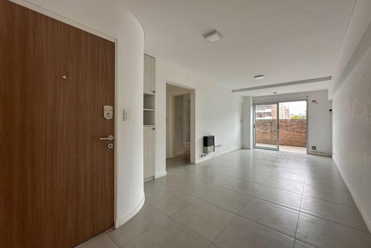 Departamento de 1 dormitorio con cocina separada y balcon terraza