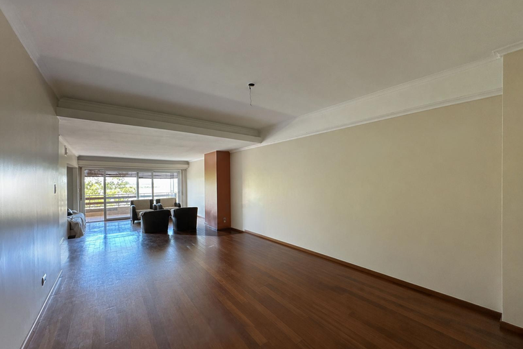Departamento de 3 o 4 dormitorios con cochera y vista al río