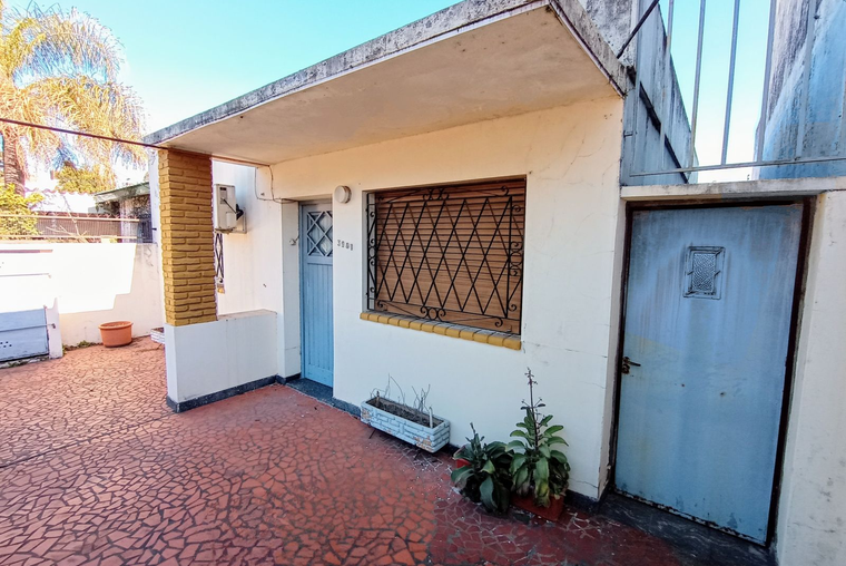 ITURRASPE  3981  -  2 DORMITORIOS - CON PATIO Y RETIRO DELANTERO