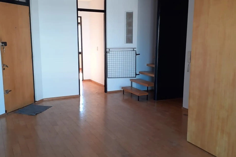 9 de Julio 700. Dúplex. Balcón. Patio. Living. Cocina comedor. Lavadero.