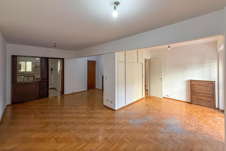 Departamento de 3 dormitorios con balcón en Parque España
