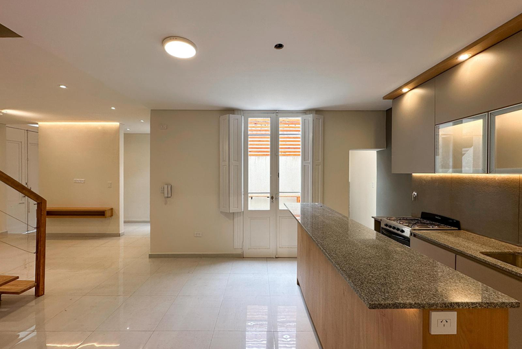 Casa de 3 dormitorios reciclada con patio y parrillero en Lourdes