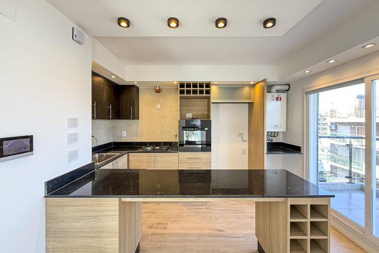 Departamento piso exclusivo de 2 dormitorios con mega balcón en Abasto