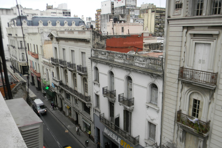 ATENCION MICROCENTRO. Oficina. 25 m2. Divisorio. Muy luminosa. Baño. Mitre - Córdoba. Baño.