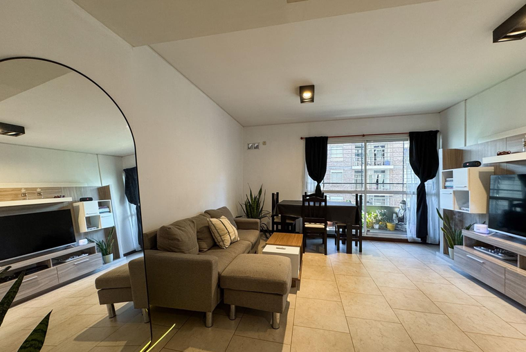 Departamento de 1 dormitorio al frente con balcón en Martin