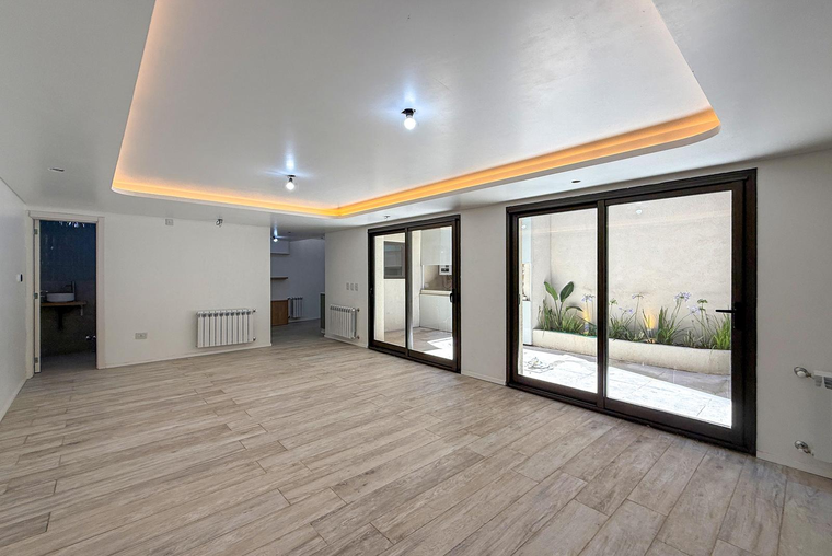 Casa de pasillo único de 3 dormitorios con patio y parrillero