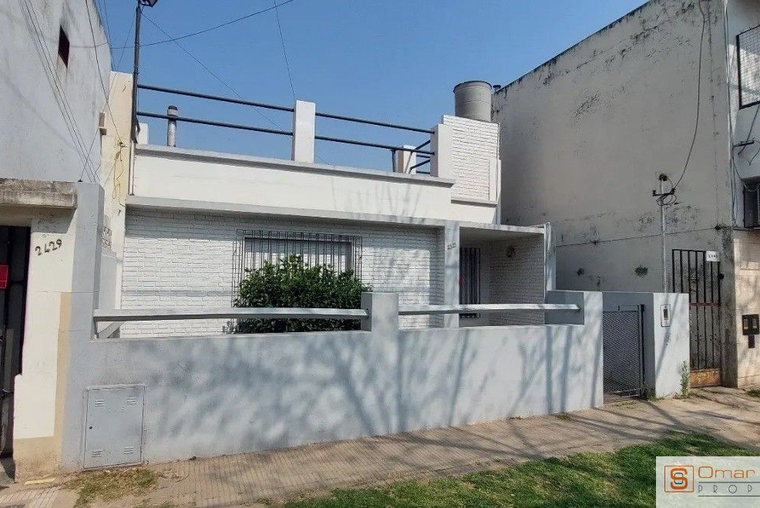 RUEDA 2400. Patio amplio. (3415056148).