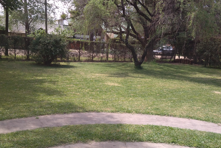 DUEÑO VENDE O PERMUTA CASA SOBRE ESQUINA EN ZONA COMERCIAL DE FUNES.