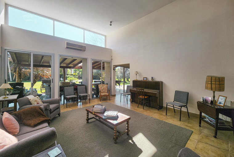 Casa de 2 dormitorios sobre 1.000m² de terreno en Fisherton