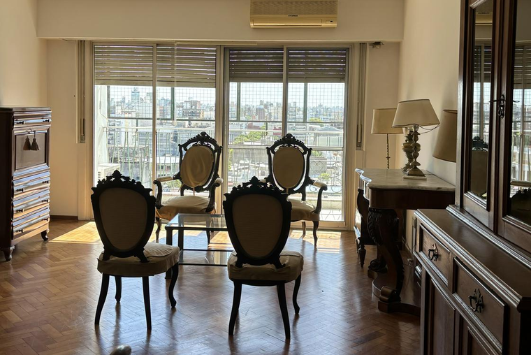 AMPLIO. CORRIENTES 900. CATEGORIA. SEÑORIAL. 141 m2. Balcón. Contrafrente. Reciclado.