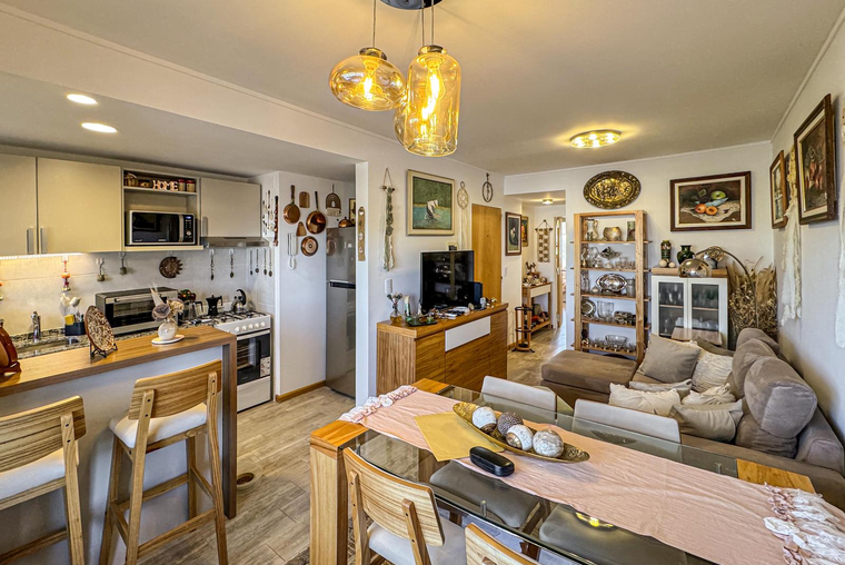 Departamento de 2 dormitorios con 2 baños de oportunidad en Abasto