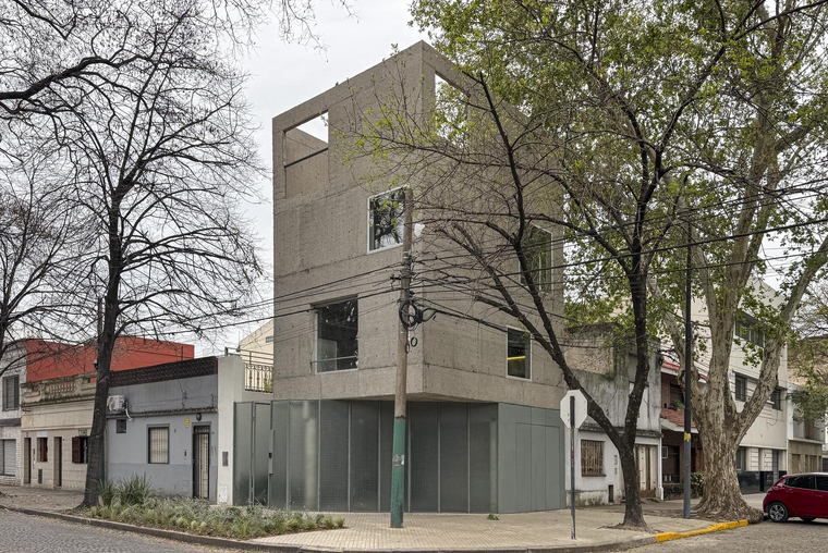 Casa a estrenar de 3 dormitorios con cochera, patio, terraza y parrilla