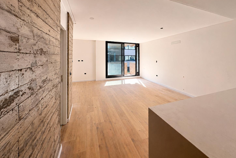 Departamento de 1 dormitorio con radiadores y balcón al frente