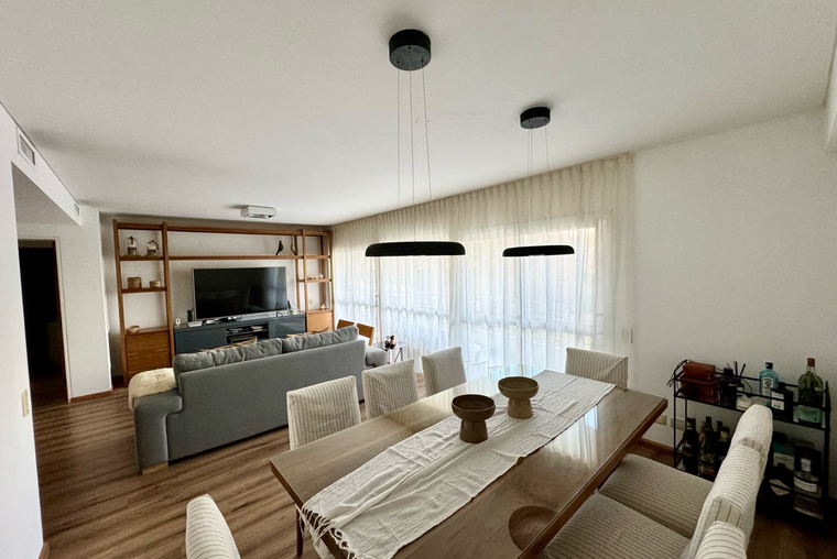 Venta Piso Exclusivo de 3 Dormitorios. Catamarca 1152.