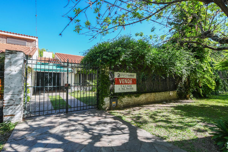 Casa de 2 dormitorios en venta con pileta Fisherton