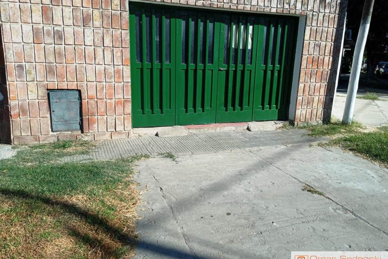 Juan Canals 1700. Garage. Patio. Parrilla.