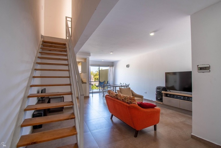Departamento dúplex de dos dormitorios APTO CREDITO en Fisherton con cochera!