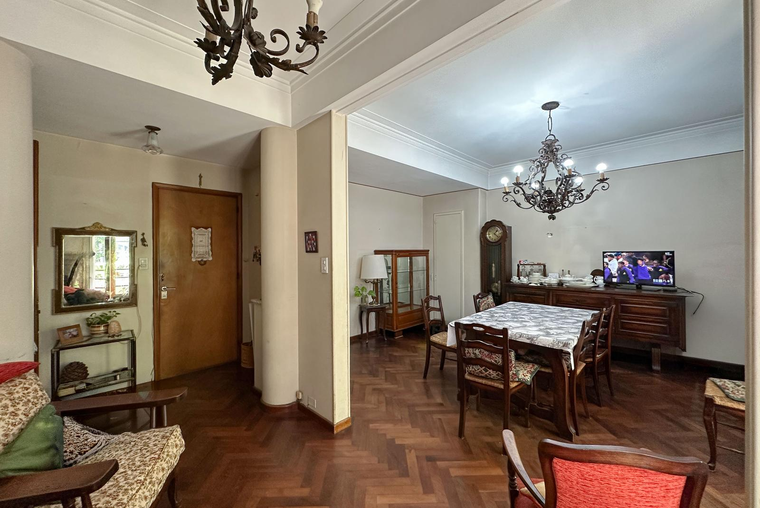 Departamento piso exclusivo con 3 dormitorios al frente en el Centro