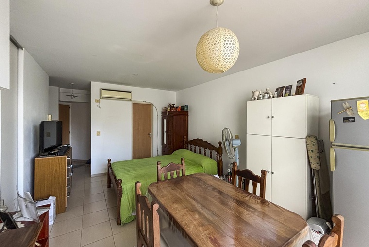 Monoambiente con balcón francés y terraza exclusiva