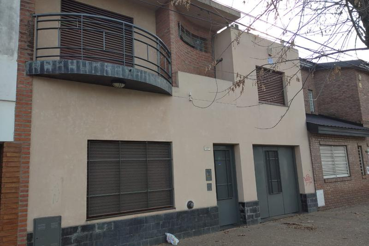 Maipú 3500. Casa 2 plantas. Patio. Parrillero. Pileta. Garage. Escritorio. Terraza.