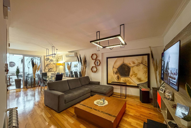 Departamento de 3 dormitorios con 3 baños, radiadores, cochera y amenities