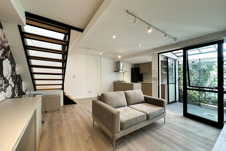 Casa de pasillo de 2 dormitorios con terraza y pileta